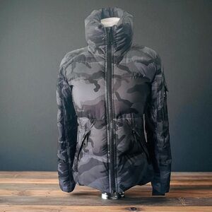 SAM. New York FREESTYLE CAMOFLAUGE DOWN JACKET SIZE XS